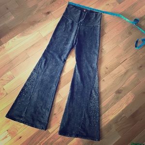 New w/Tag Rockin’ Roll Rhinestone Flare Pant szL